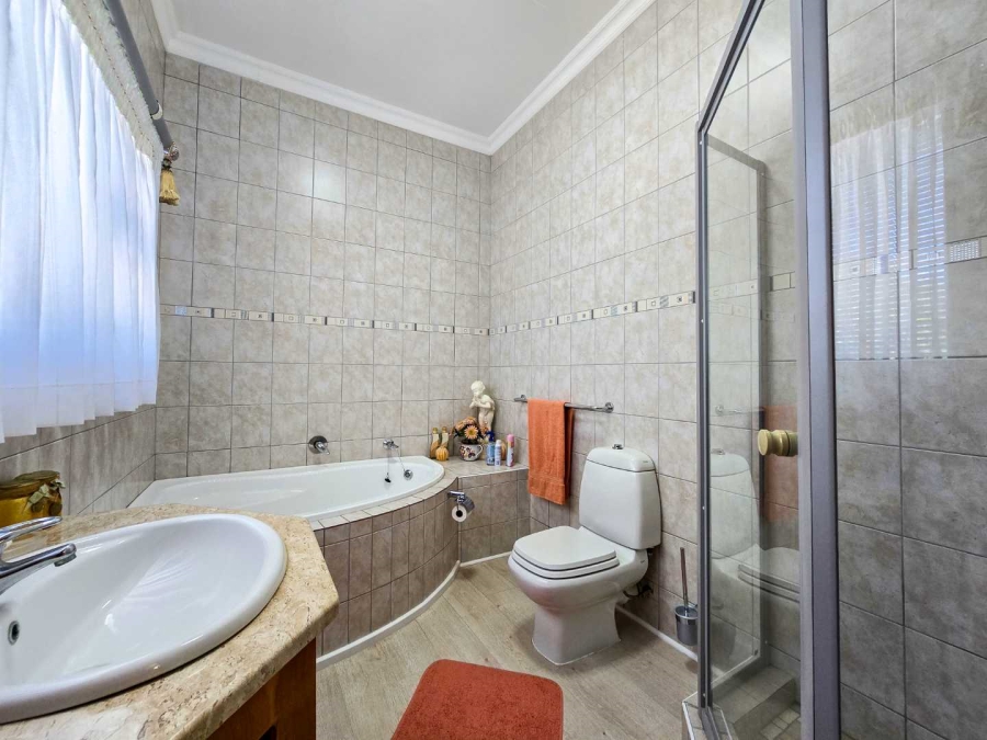 4 Bedroom Property for Sale in Stilbaai Wes Western Cape